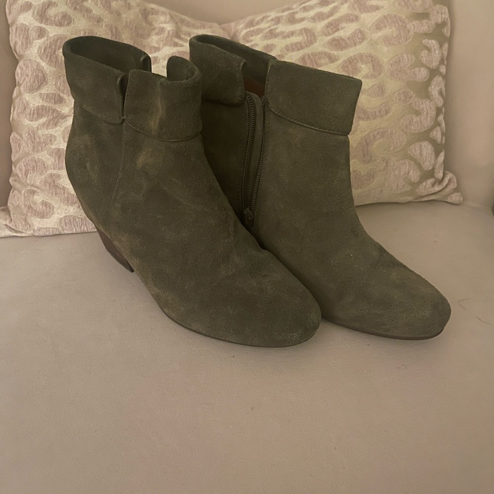 Lucky Brand size 7.5; Green Suede; Ankle Low bootie